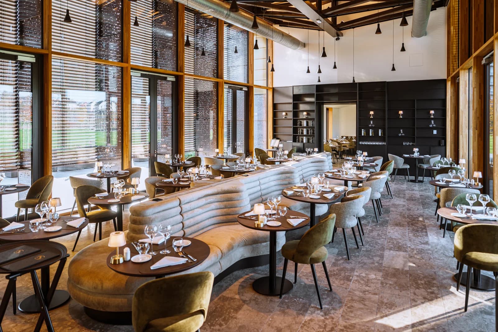 Brasserie S — Dining room opening onto the park